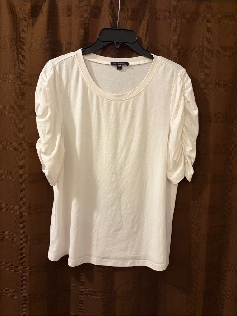 NEW Skies are Blue White top with Gathered Sleeves medium
